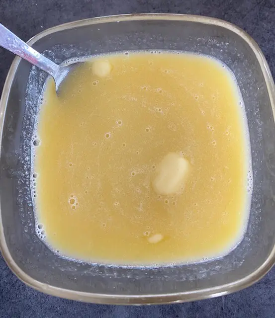 Mélange beurre et sucre pour Biscuits moelleux aux éclats fèves de cacao