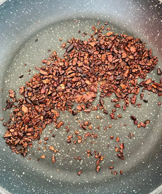 Fèves de cacao concassées pour torréfaction