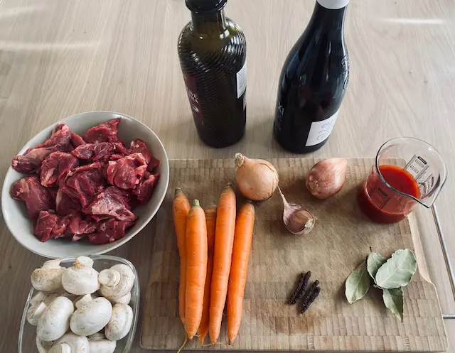 Ingrédients pour Boeuf en sauce avec laurier et poivre long BIO