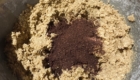 Ajout du chocolat en poudre pour Cookies avoine chocolat