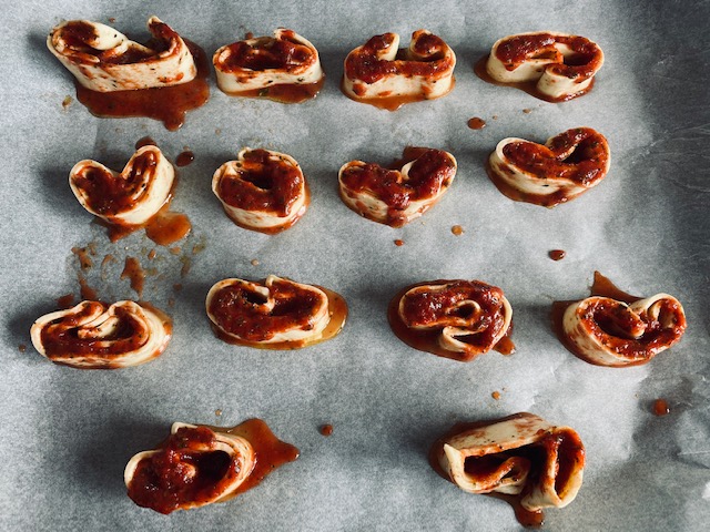 Feuilletés tomate et basilic BIO avant le four