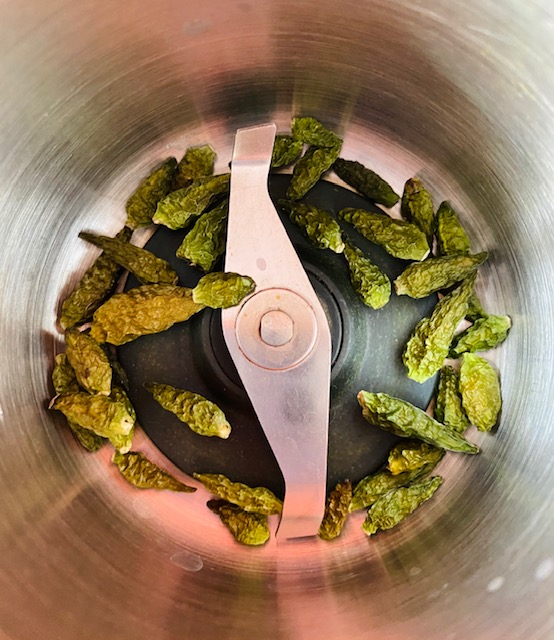 Piments oiseau BIO dans le moulin
