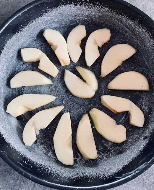 Poires dans le fond du moule