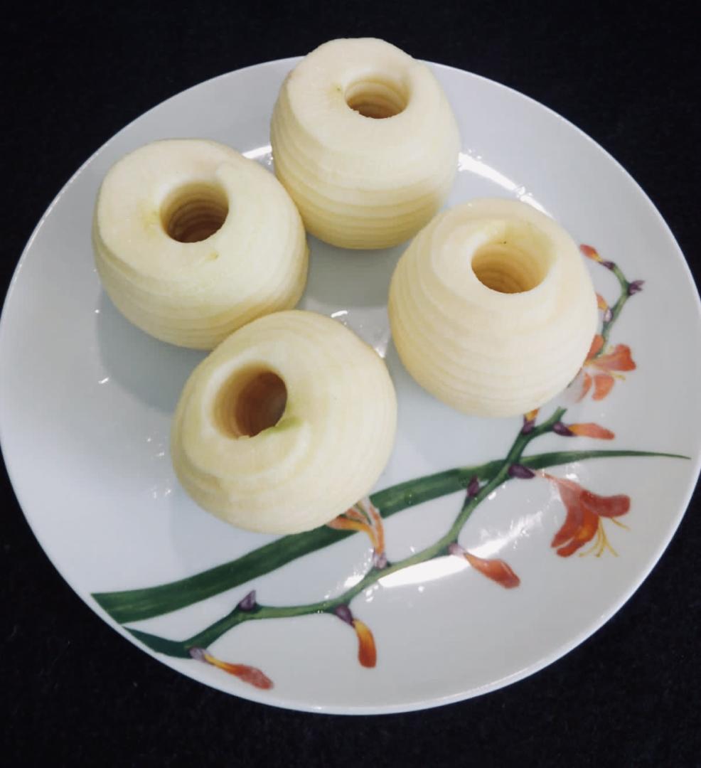 Pommes découpées en rondelles et épluchées