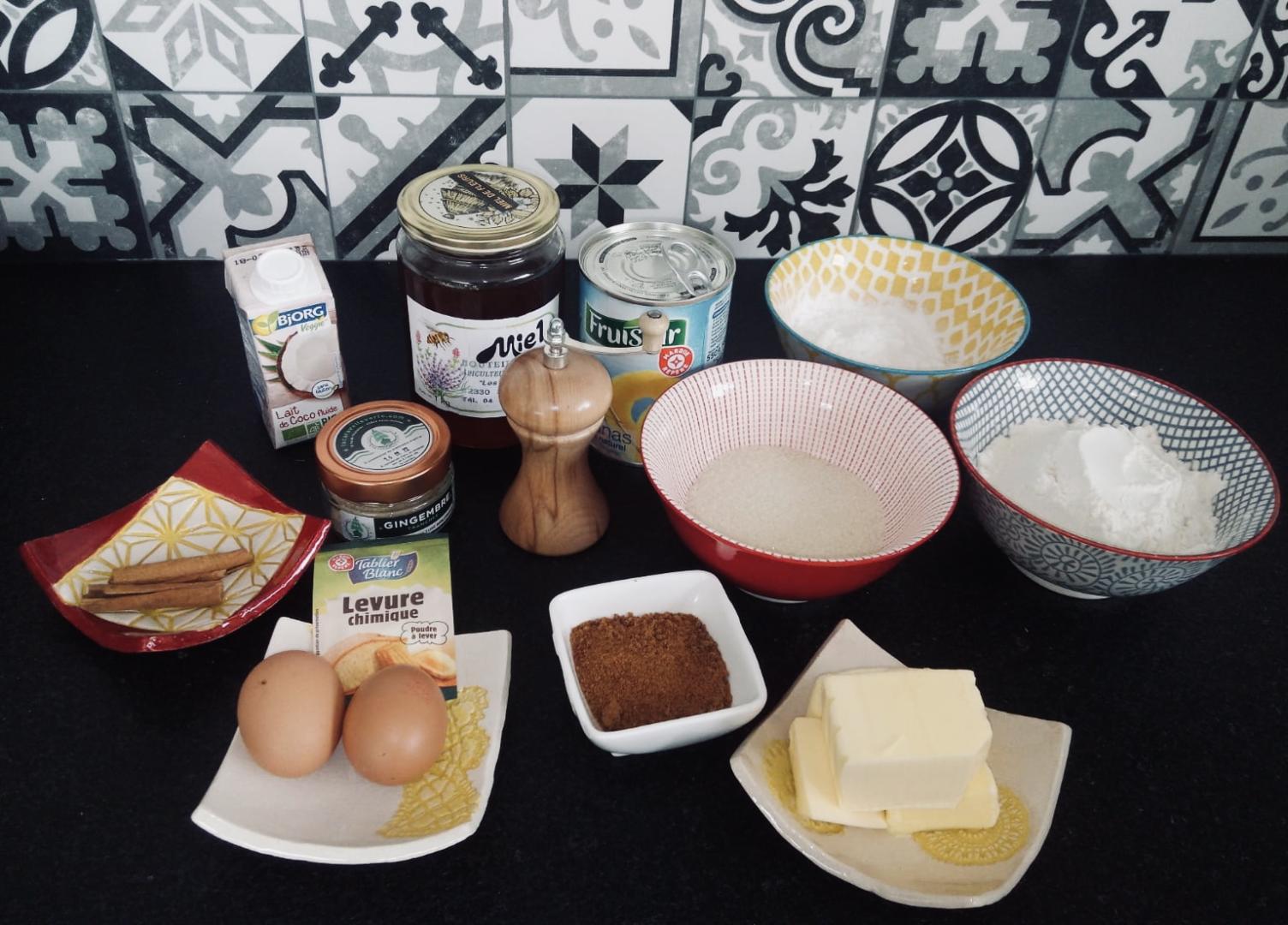 Ingrédients pour gâteau épicé à l'ananas