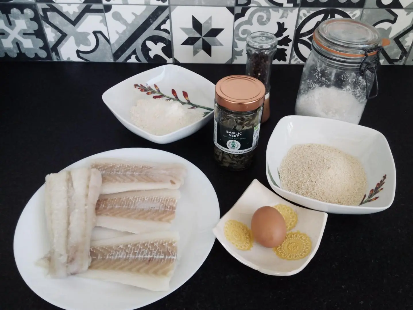 Ingrédients pour les nuggets de poisson au basilic Bio