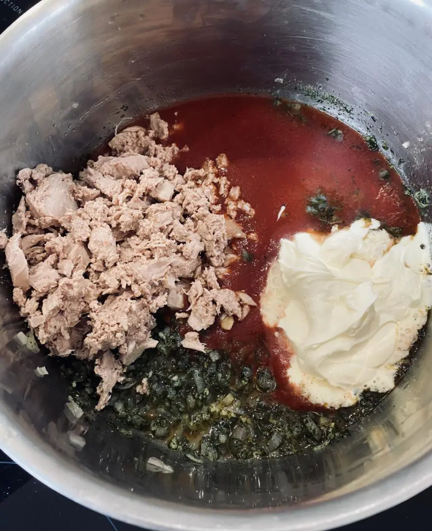 appareil pour les pâtes au thon et à la tomate